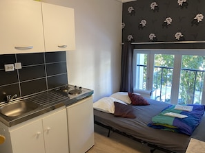 1 bedroom - Small renovated studio located opposite a spa park. (Vittel)