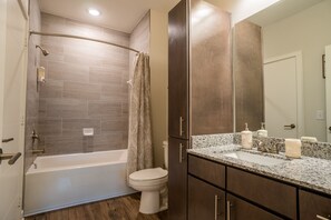 Bathroom - Resort-Style Apt by Shops*Food*Park 8 Min to Mayo (Jacksonville)