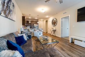 Living area - Resort-Style Apt by Shops*Food*Park 8 Min to Mayo (Jacksonville)