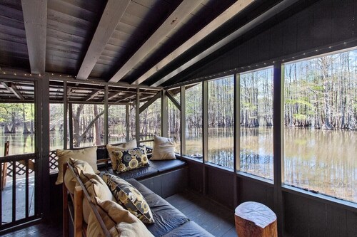 Emerald Cove Lakefront Cabin with Kayaks & Canoes