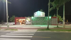 A building with a sign that reads "Spiritual Yoga." - Studio BeiraMar-Praia Grande, Aviação-Free 500MB WiFi  (Praia Grande)