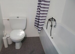 Bathtub, hair dryer, soap, shampoo - Beautiful apartment with terrace 300 m from the beach (La Baule-Escoublac)
