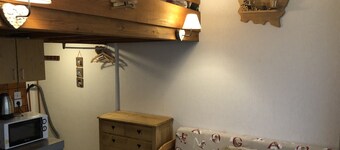 Studio with mezzanine bedroom located on the slopes