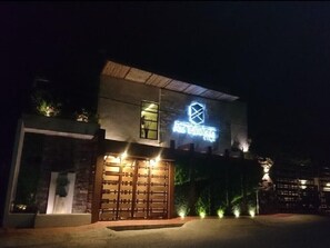 Front of property - evening/night - Azul Esmeralda By Rotamundos (Teapa)