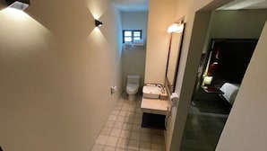 Family Cottage, Multiple Beds | Bathroom