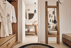 Premium bedding, in-room safe, individually decorated