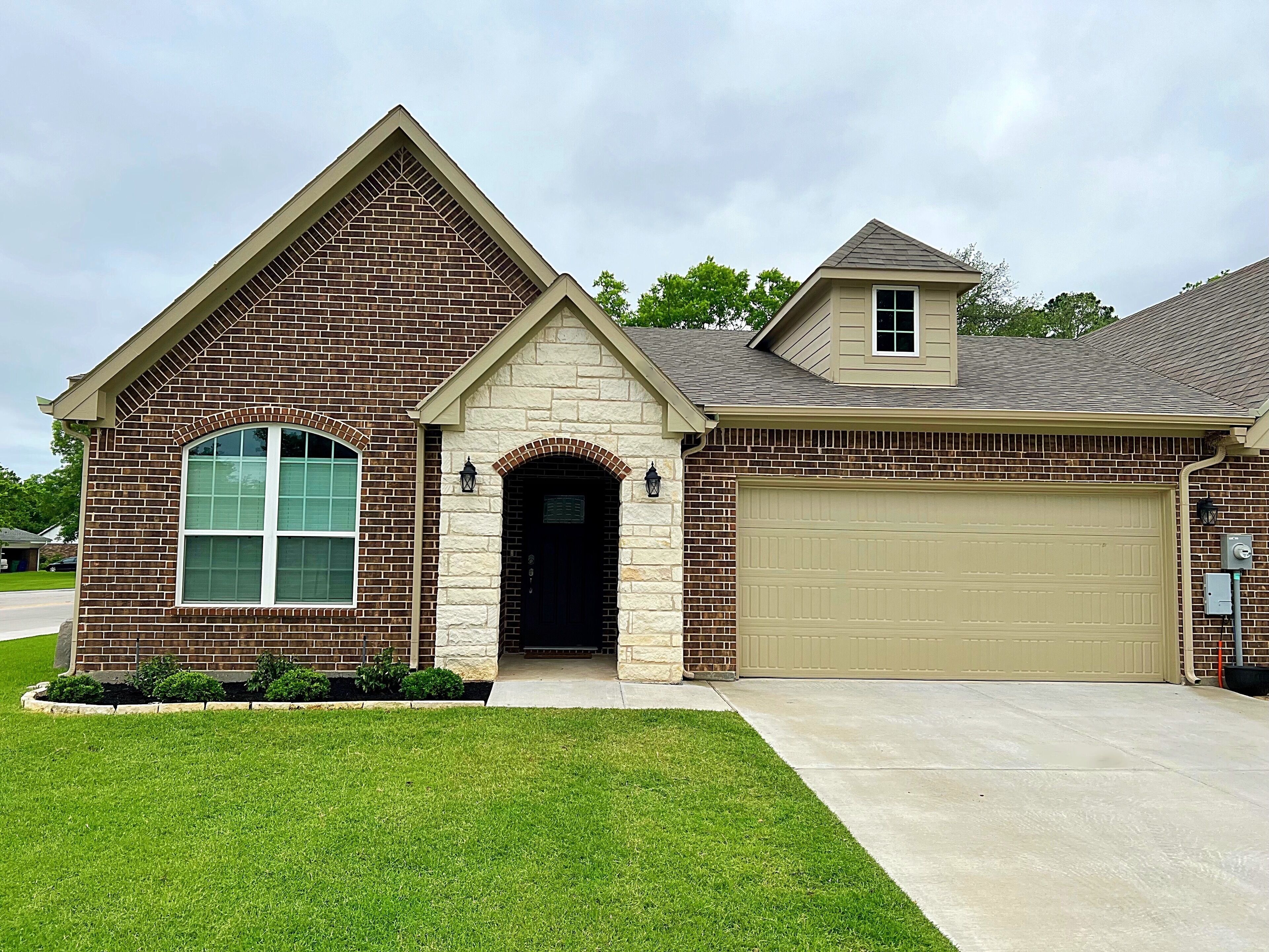 The Woodrow - Luxury Townhome in Central Greenville