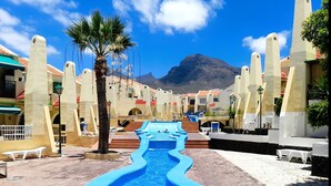 حمام سباحة