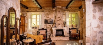 Jianni's Villa - Stone Villa in the Greenery!!