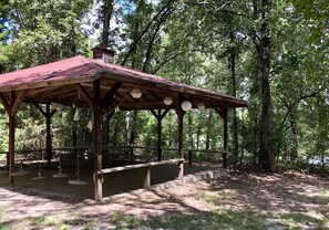 Outdoor dining - RV Site with Full Hookups on Private Campground (Athens)