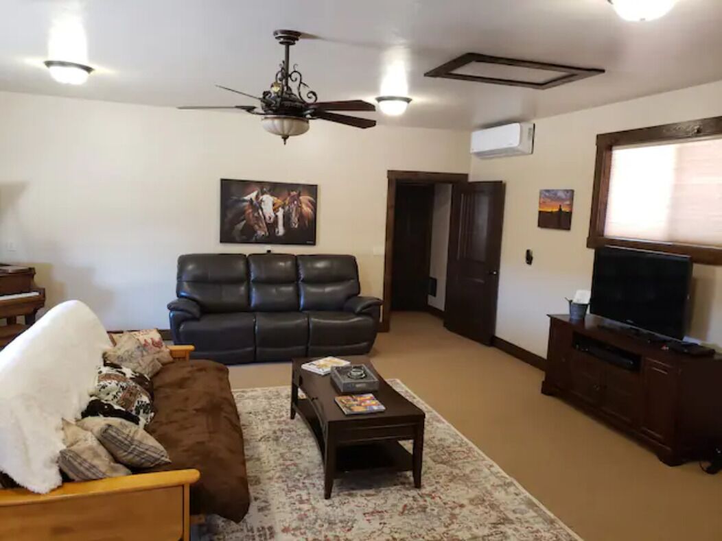 Smart TV, DVD player, books, offices