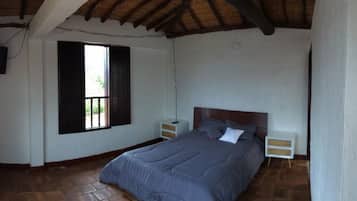 4 bedrooms, WiFi, bed sheets