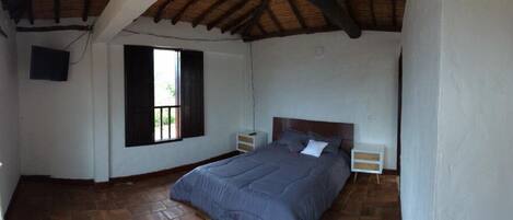 4 عدّة غرف نوم وواي فاي وملاءات أسرّة