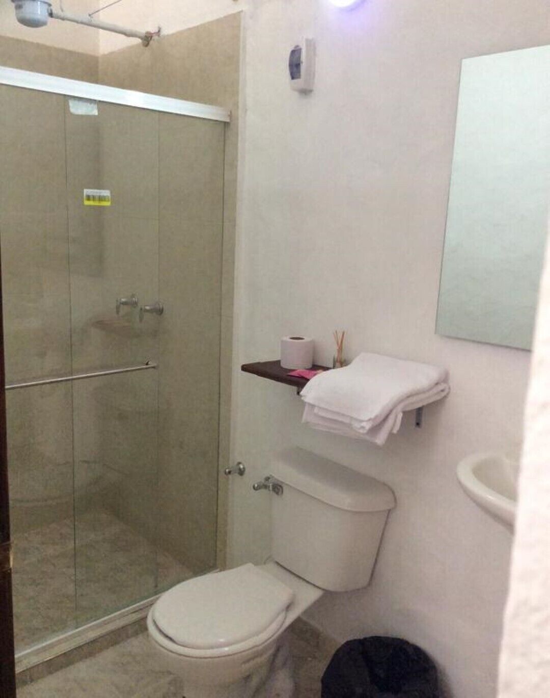 Combined shower/tub, towels, soap, toilet paper