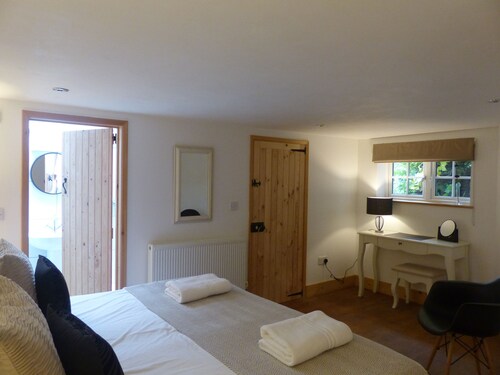 Idyllic rural retreat - Generous ferry discounts available