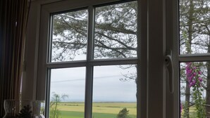 A window with a view of a green field and trees. - Idyllic rural retreat - Generous ferry discounts available (Isle of Wight)