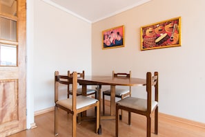 Dining - Uptown Ethnic (Santiago)