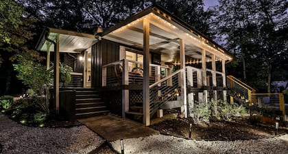 Charming Lake Blue Ridge Cottage -Completely modernized & updated w private dock