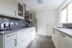 华丽独立别墅 | 私人厨房 | 大冰箱、烤箱、炉灶、洗碗机