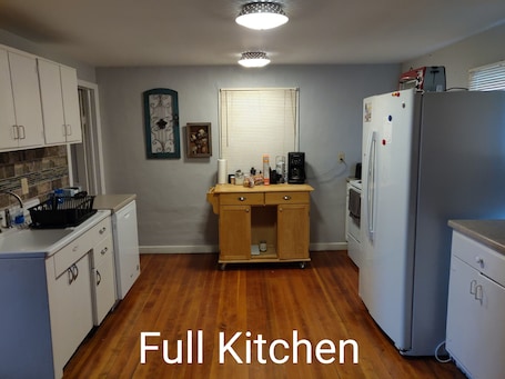 Fridge, microwave, stovetop, dishwasher. House and Hunting Lodge at Beautiful Webster Lake
