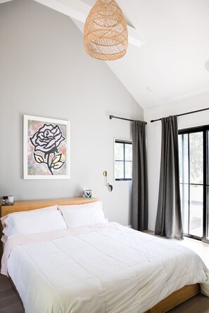 5 bedrooms, in-room safe, desk, WiFi