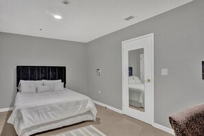 4 bedrooms, desk, WiFi, bed sheets - Ivy Gate Home Living (Adamsville)