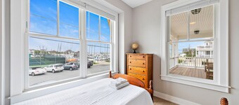 270 Degree Bay Views! Amazing home with a Pool!!! Weekend of 9/14 available!