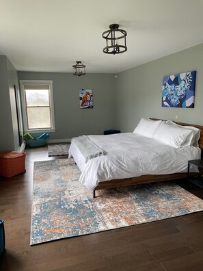 3 bedrooms, desk, travel crib, free WiFi