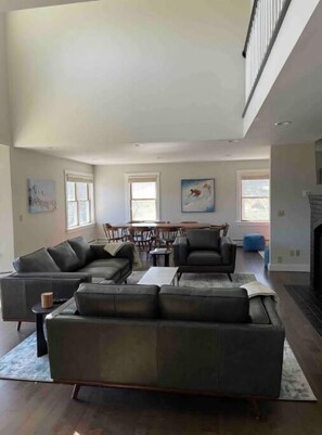 Smart TV, DVD player, books