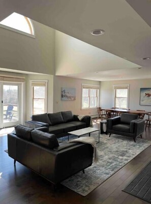 Smart TV, DVD player, books