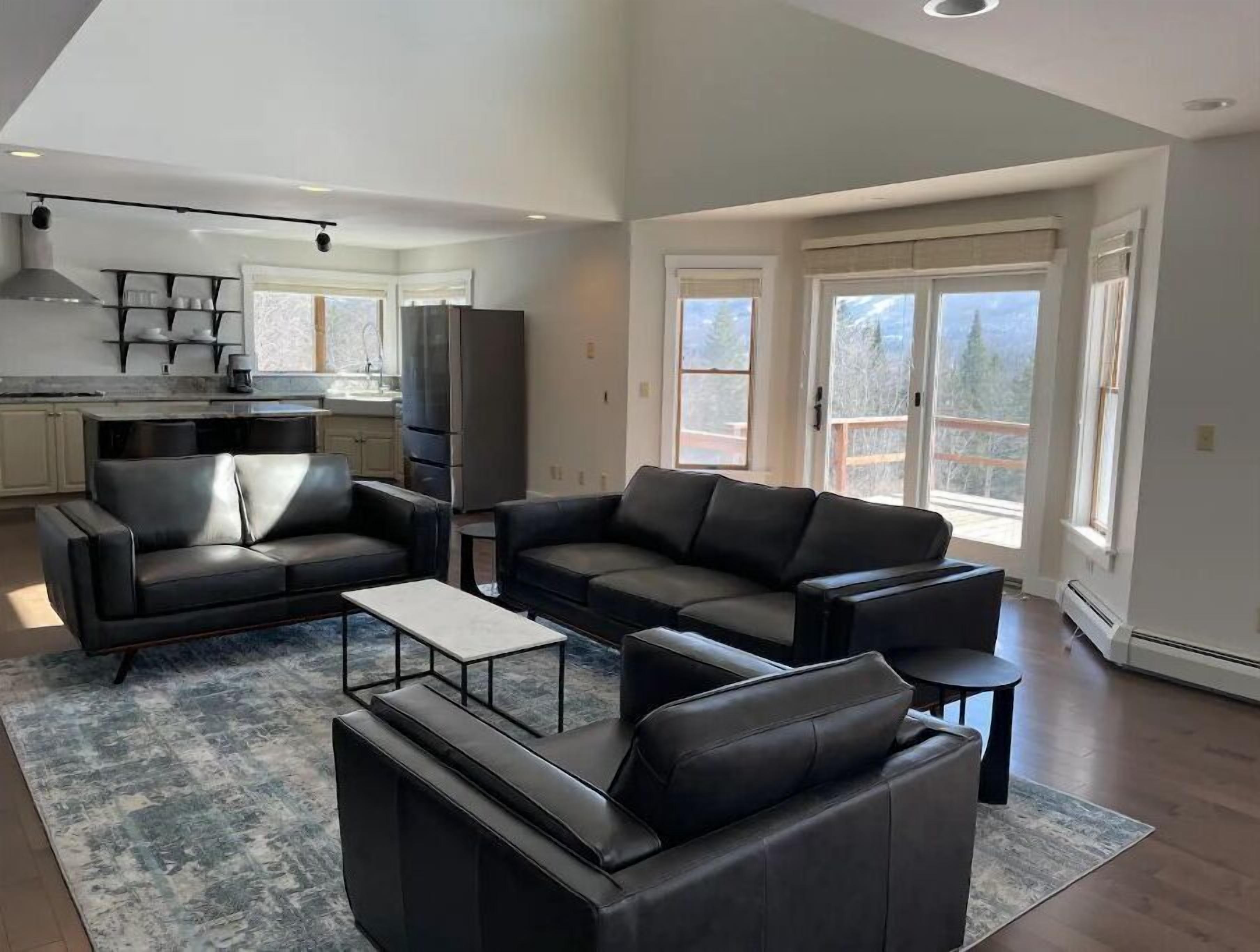 Téléviseur connecté, lecteur de DVD, livres