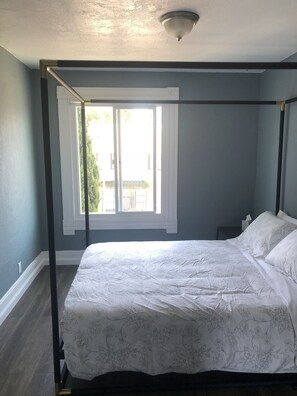 4 chambres, bureau, fer et planche à repasser, accès au Wi-Fi (inclus)