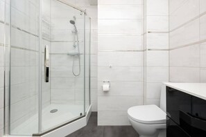 Dusche, Haartrockner, Shampoo