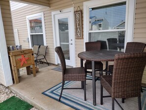 Outdoor dining - Relax at "The Retreat" (corpus christi)