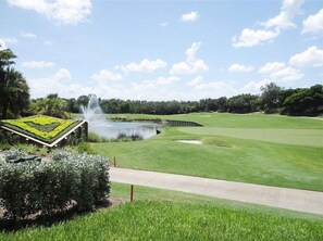 Golf - Newly remodeled coach home & golf membership in Vasari Country Club. (Bonita Springs)