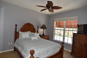 One of two guest rooms - Newly remodeled coach home & golf membership in Vasari Country Club. (Bonita Springs)
