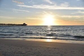 Several beaches within a 20 minute drive - Newly remodeled coach home & golf membership in Vasari Country Club. (Bonita Springs)