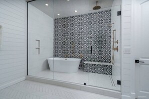 Hair dryer, towels - NEW Best Location in Scottsdale Walk to Everything (Phoenix)