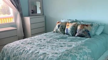 3 bedrooms, in-room safe, desk, free WiFi