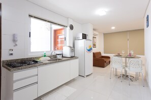 Family Apartment | Private kitchen - Belas Praias Apart Hotel (Ipojuca)