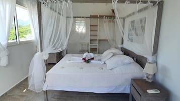 4 slaapkamers, een bureau, een strijkplank/strijkijzer, gratis wifi