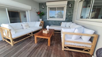 Een smart-tv en een kantoor