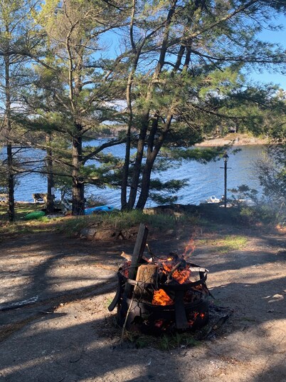 A fishing and swimming dream! 2 Bedroom Island Cottage Retreat on Georgian Bay