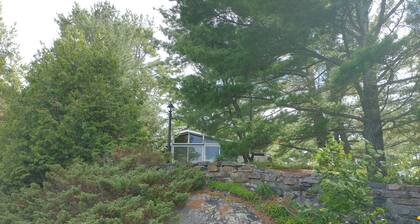A fishing and swimming dream! 2 Bedroom Island Cottage Retreat on Georgian Bay