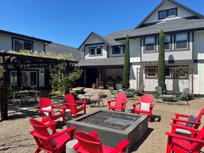 Courtyard - The Setting Inn Willamette Valley (Newberg)