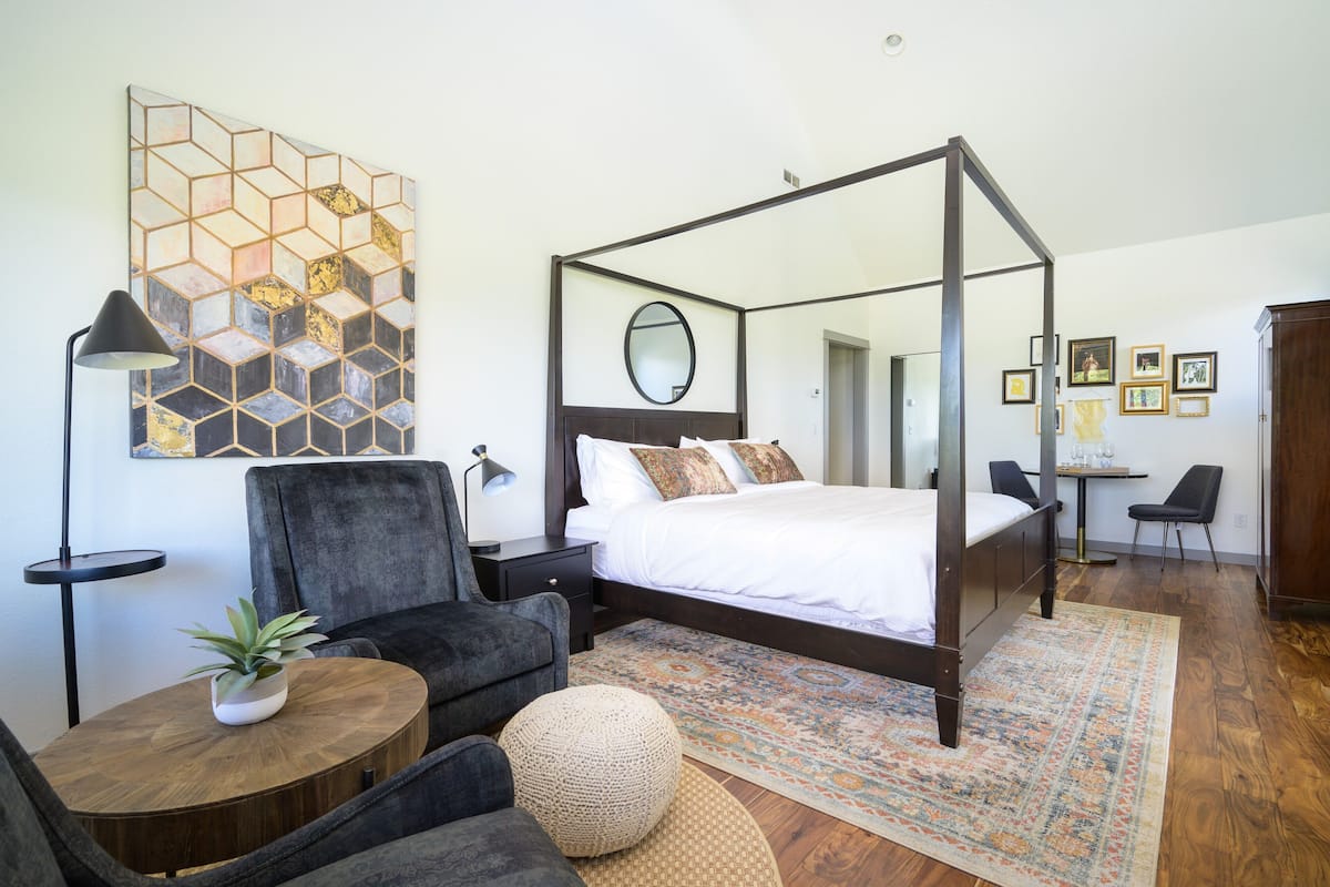 Room One | In-room safe, desk, iron/ironing board, free WiFi