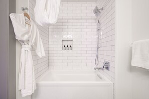 Room Four | Bathroom - The Setting Inn Willamette Valley (Newberg)
