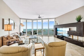 Smart TV, DVD player, ping pong - New Remodeled Penthouse with Bay & Gulf Views! Complimentary Boat Slip! (Orange Beach)