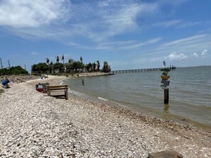 كراسي للتشمس، مناشف للشاطئ