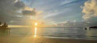 "The Lone Star" Water View House with Balcony.